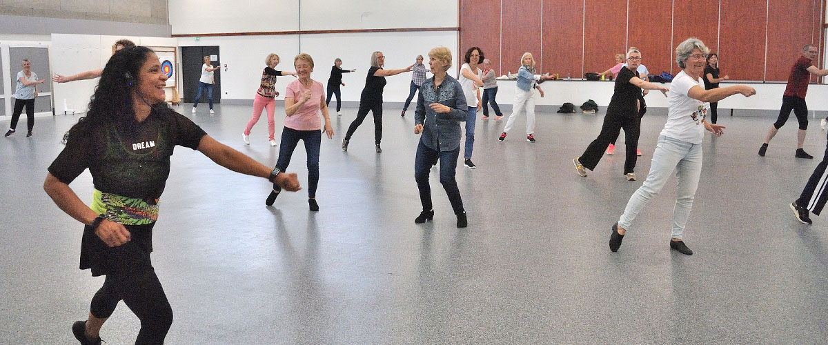 Danse latino solo avec Mariana Danse latino solo avec Mariana